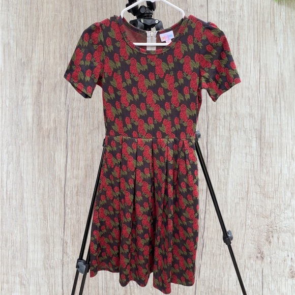 LuLaRoe Dresses & Skirts - Lularoe Amelia dress Red Roses
